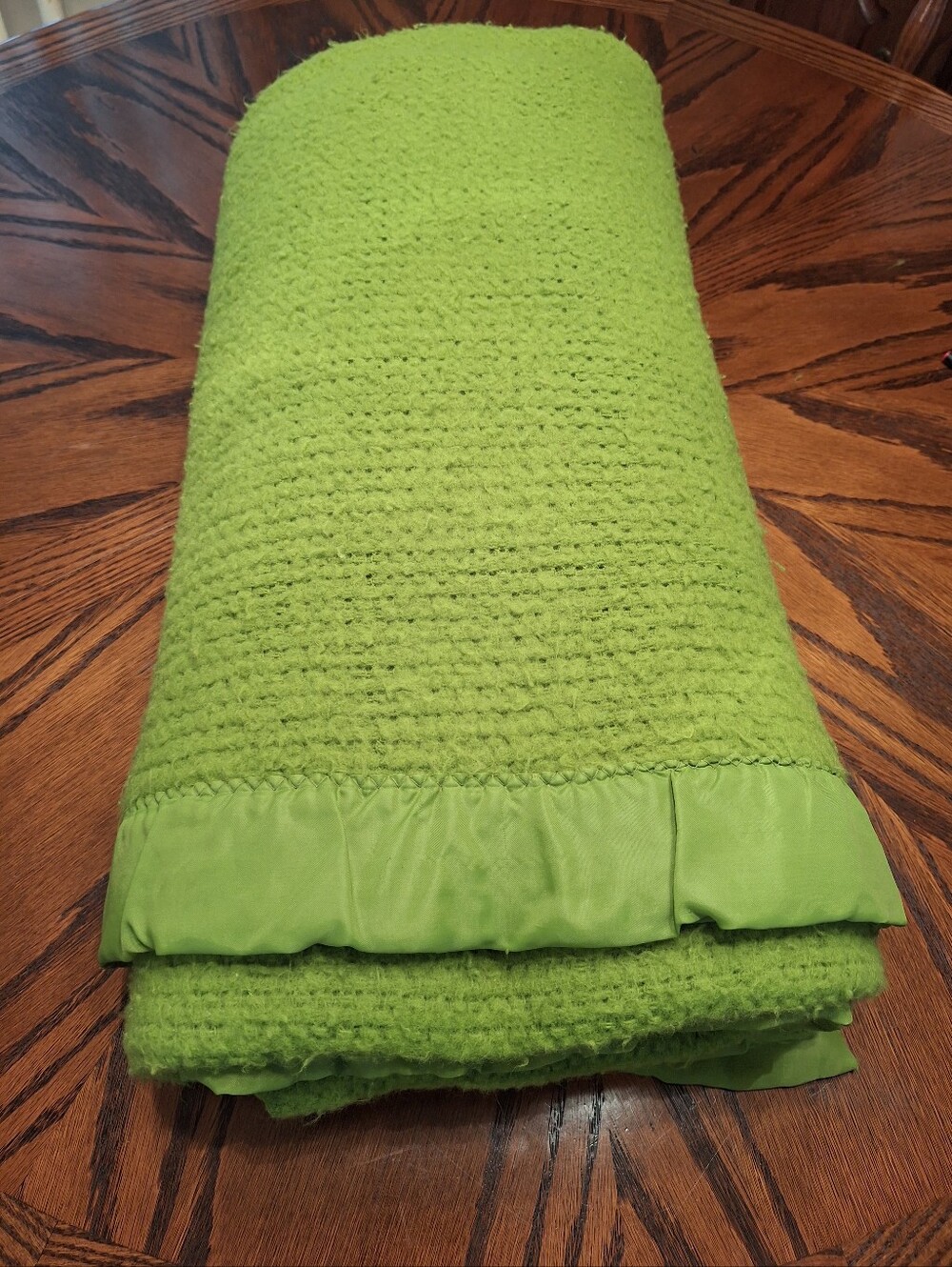 Vintage JCPenny Thermal Waffle Weave Avocado Green Satin Trim 84x60 In Blanket